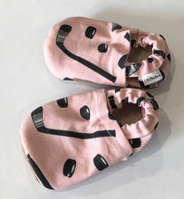 Load image into Gallery viewer, Pink Hockey Booties