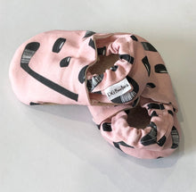 Load image into Gallery viewer, Pink Hockey Booties