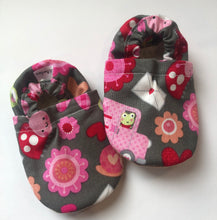 Load image into Gallery viewer, Cute as a bug booties
