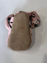 Load image into Gallery viewer, Pink Hockey Booties
