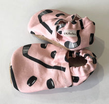 Load image into Gallery viewer, Pink Hockey Booties
